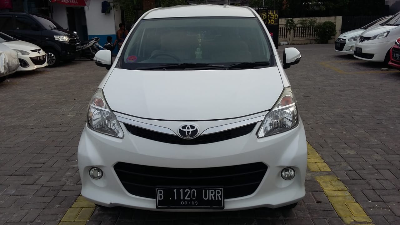  Mobil  Bekas  Toyota Avanza  Veloz  1 5 A T 2014 Putih Pusat 